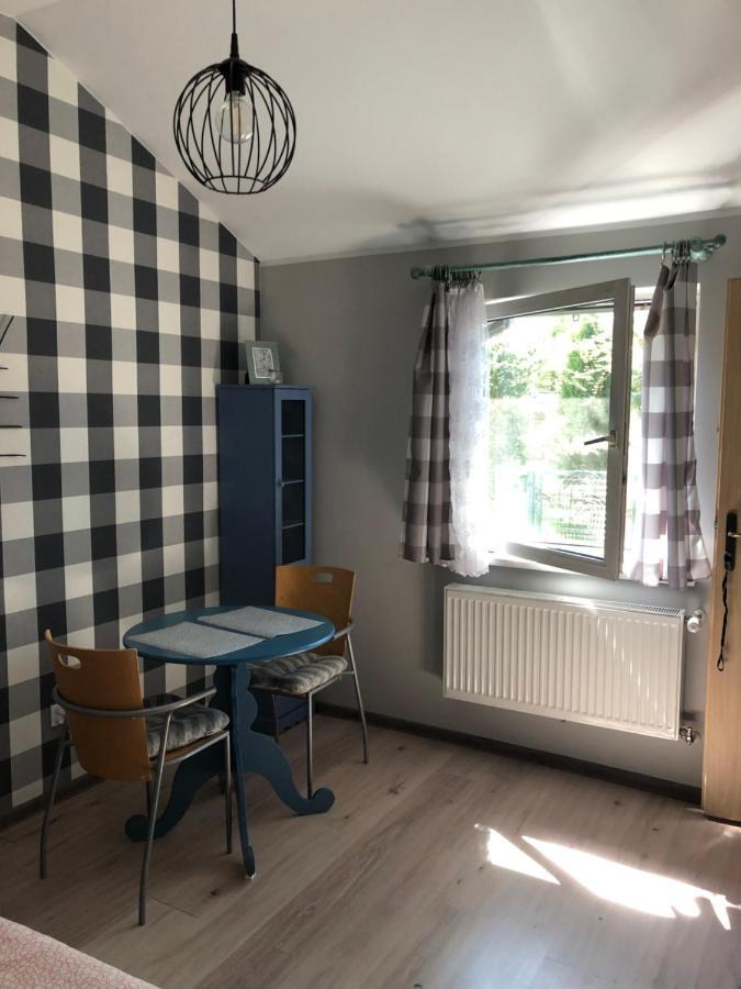 Uniejow Port Pod Sosnami Lägenhet Exteriör bild